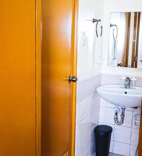 Deal! Cozy And Minimalist 2br Nr Airport Appartement Manille