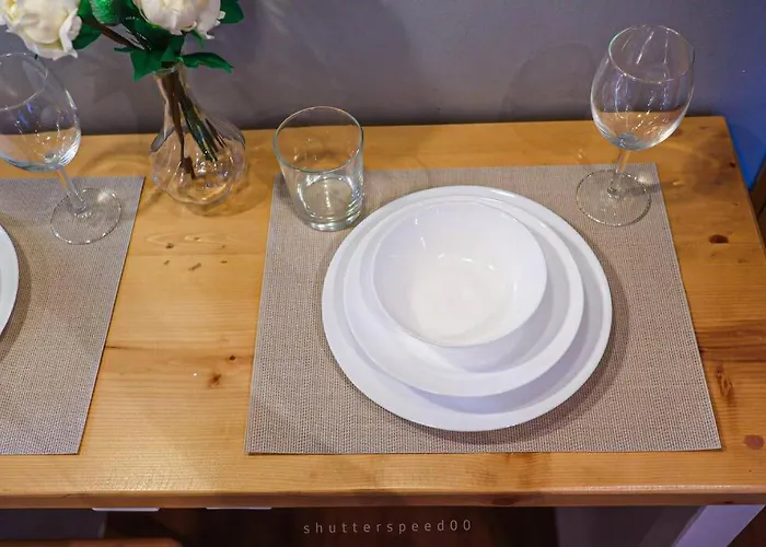 Appartement Deal! Cozy And Minimalist 2br Nr Airport Manille